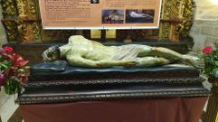 El Cristo yacente, obra del escultor Magariños, en la iglesia de Sanxenxo cumple cien años
