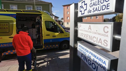 Una ambulancia en el PAC de Fingoi, en la ciudad de Lugo
