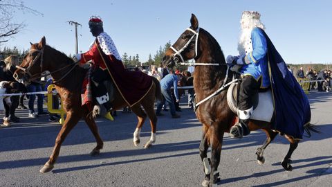 Los Reyes Magos visitaron también el colegio de O Corgo.