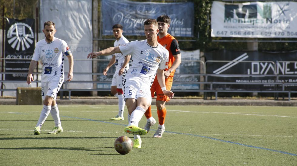 <span lang= gl >Actividades de Voz Natura non colexio Frei Lu&iacute;s de Granada de Sarria</span>.Eloi Caldeiro, nas instalaci&oacute;ns de La Voz. 