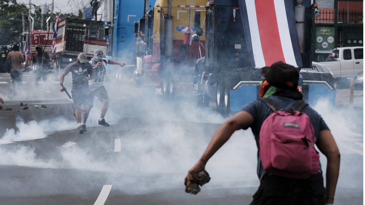 Once policías heridos y 28 manifestantes detenidos en Costa Rica por la