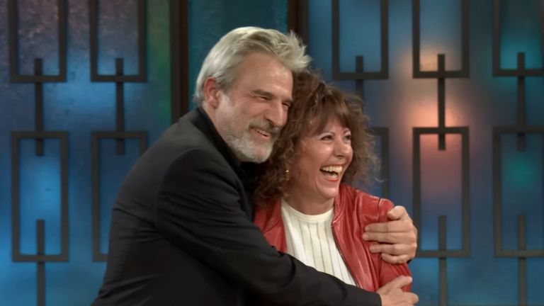 El coqueteo de Alberto San Juan y la taquígrafa Ana Rivero en directo en «La Revuelta»: «Es un poco "First Dates"»