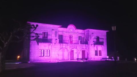 El Concello de Zas, iluminado de violeta
