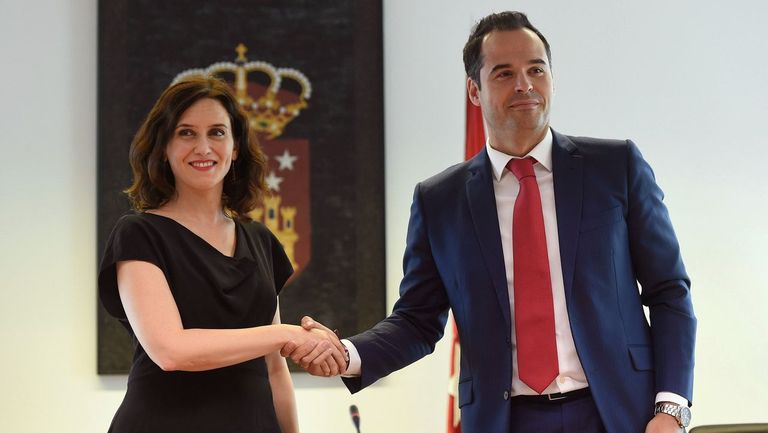 La candidata del PP a la presidencia de la Comunidad de Madrid, Isabel Díaz Ayuso, suscribió un pacto de gobierno con el líder autonómico de Cs, Ignacio Aguado