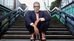 Paco Tom�s es escritor, guionista y colaborador de televisi�n.