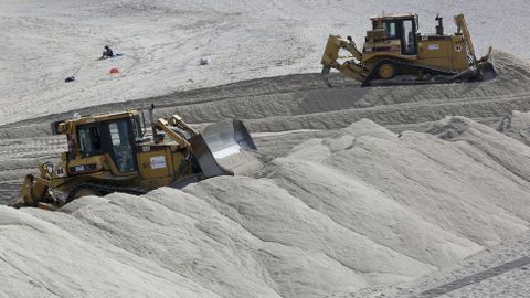 Mquinas montando la duna de Riazor 