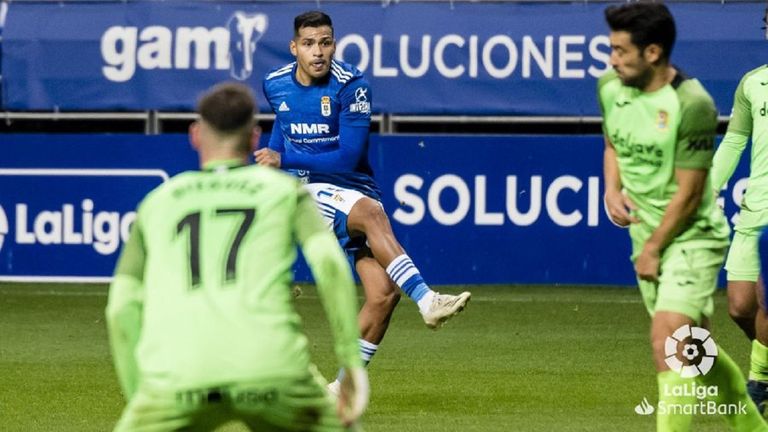 Nahuel Leiva dispara a portería para anotar el 1-0 ante el Fuenlabrada
