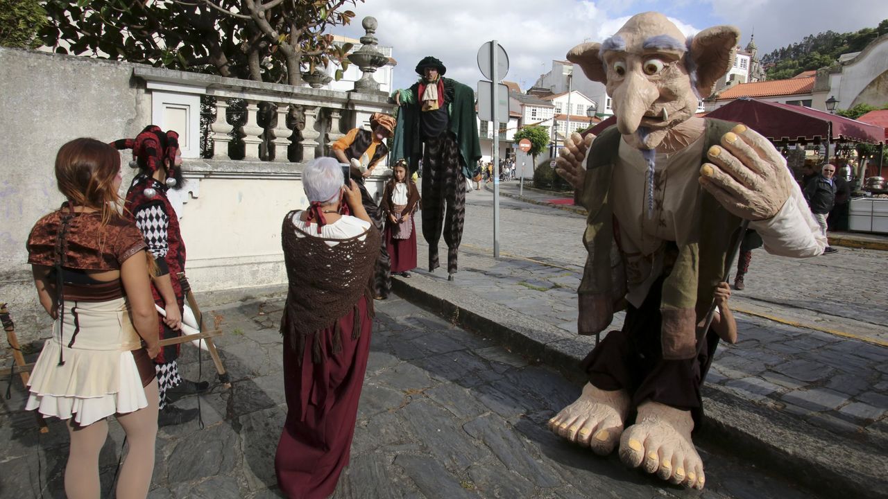 El Rena sale de nuevo al mercado por 399.000 euros.En el Feir�n Medieval de Pontedeume se pueden encontrar todo tipo de personajes