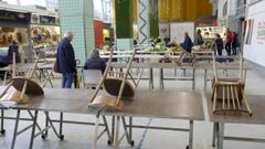 El mercado de Quiroga Ballesteros ya dispone de mesas y sillas en una zona comn