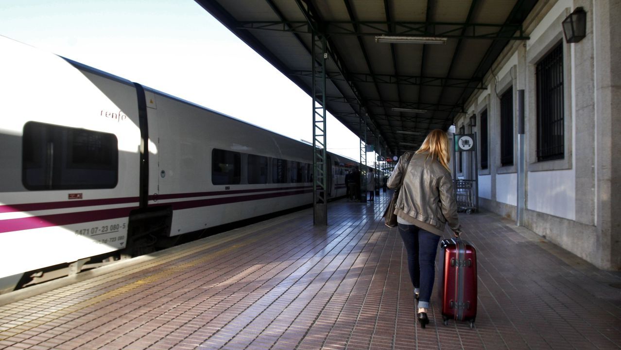 Monseiro tiene un museo �nico al aire libre.Imagen de archivo de un tren-hotel de la l�nea A Coru�a-Barcelona, en la estaci�n de Lugo