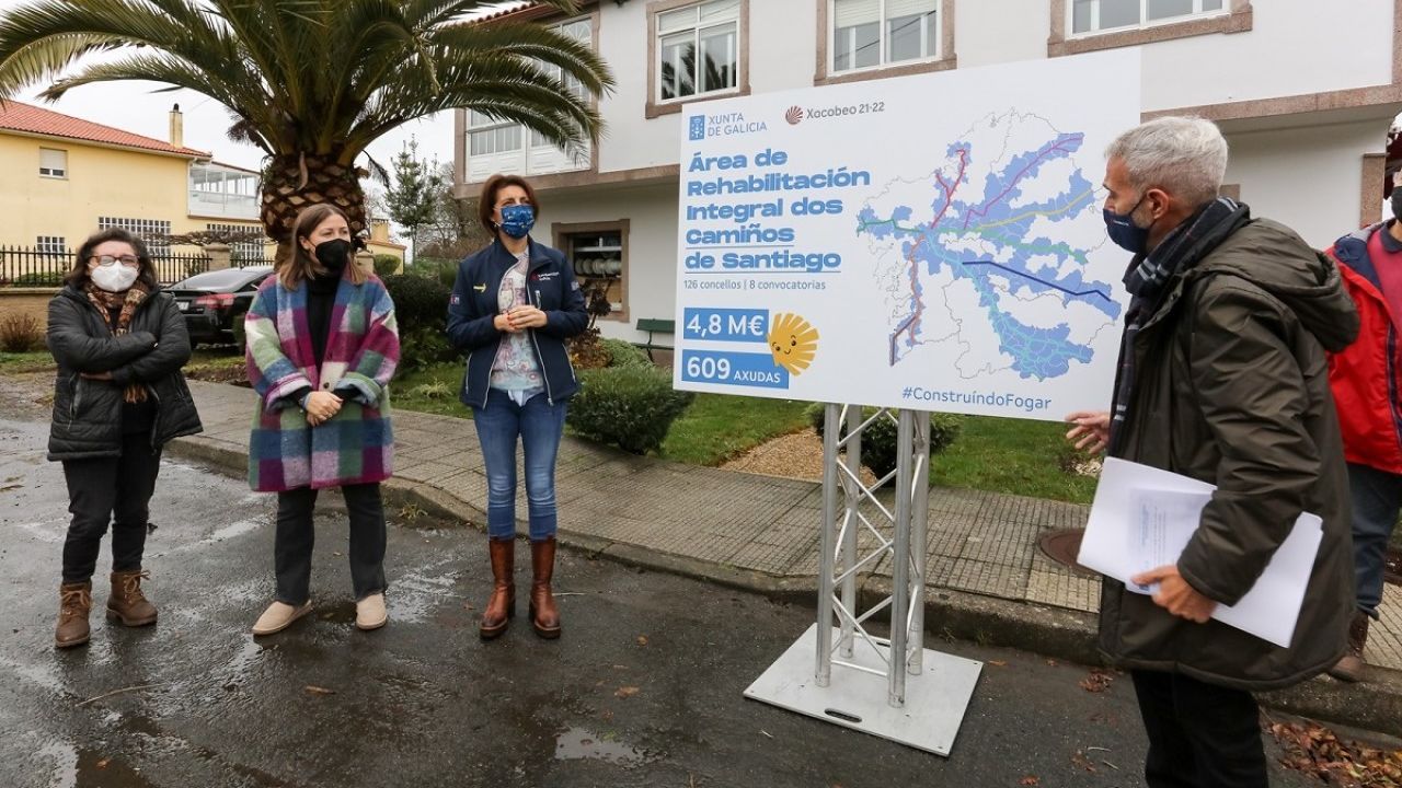 Un faro con vistas.Presentacin de las rutas en bicicleta para conocer bodegas de las Ras Baixas