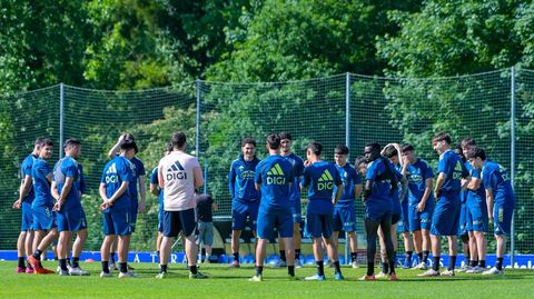 Los jugadores del Vetusta, en El Requex�n