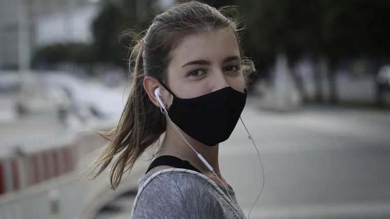 Laura Geltabert la lleva pueste desde la desescalada al vivir con personas de riesgo