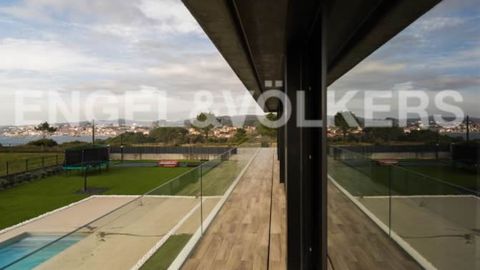 BARBANZA (entre Palmeira y A Pobra). 1.400.000 euros. Vivienda unifamiliar de 573 metros cuadrados. Tiene cuatro dormitorios y cuatro baos, piscina, jardn y una pista de tenis. 