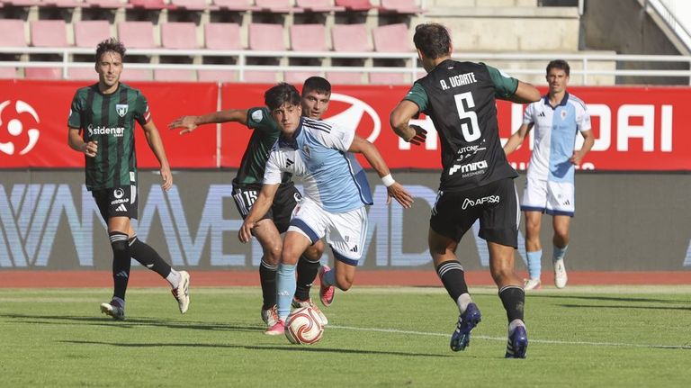 El Compos suma su primera victoria con un golazo de Unai Peón (2-0)