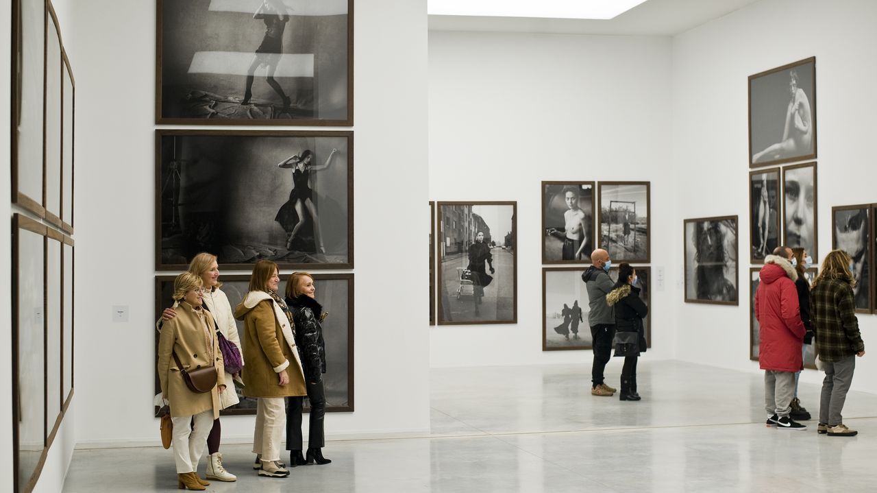 Minas , tirolina y ruta de senderismo en A Pontenova.Exposicin de Peter Lindbergh en A Corua