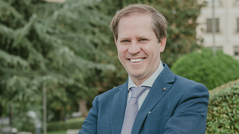 Luis Gutiérrez Rojas es doctorado en Psiquiatría por la Universidad de Granada.