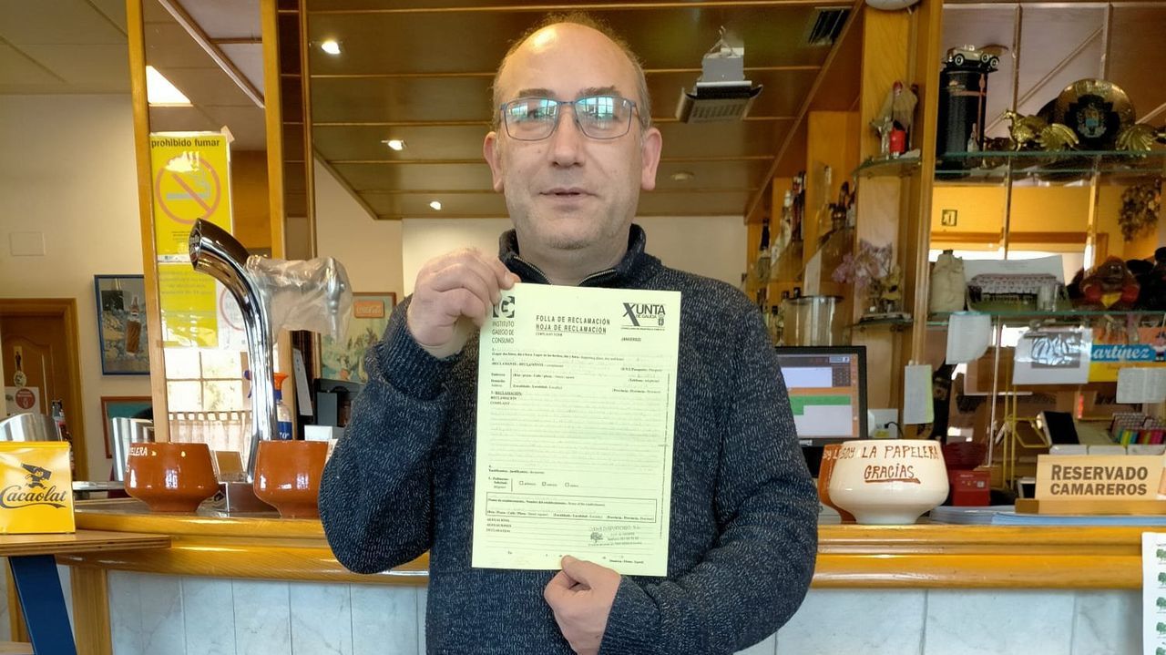 La detenida lleg� a emitir una receta con un cu�o falso del Chuac. Imagen de archivo de la entrada de Urgencias