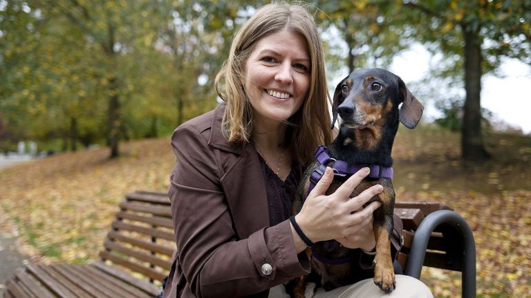 Beatriz Loureiro, paciente de artritis reumatoide: «Mi perro percibe cuándo siento un dolor muy intenso, y se queda a mi lado»