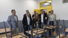 El conselleiro de Educación, Román Rodríguez, y otras autoridades, en la inauguración de la ampliación del IES Ferro Couselo, de Ourense.