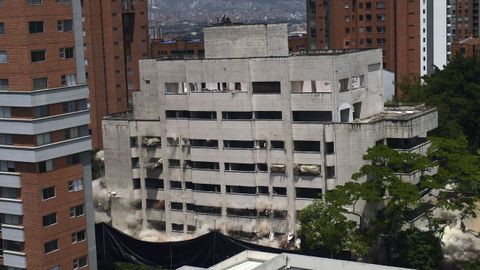 Unas 1.600 personas se concentraron para ser testigos de la demolicin del fortn de Escobar durante un acto encabezado por el presidente colombiano Ivn Duque