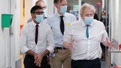 Rishi Sunak y Boris Johnson, durante su visita a un hospital de Kent