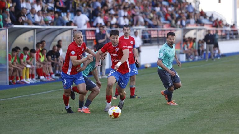 Un gol postrero de Osian alimenta el sueño de promoción de la UD Ourense (1-0)