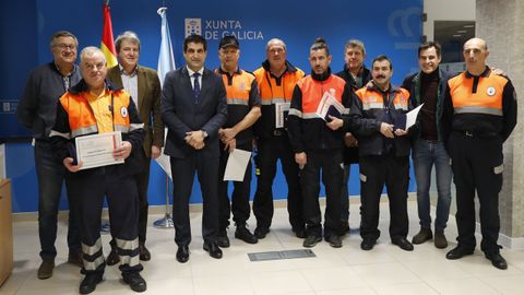 Los galardonados, junto con responsables de la delegación territorial de la Xunta y los alcaldes de Esgos y Celanova