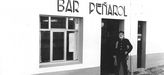 Paco Rabal en Estaca de Bares, en el bar que regentaba en el filme.