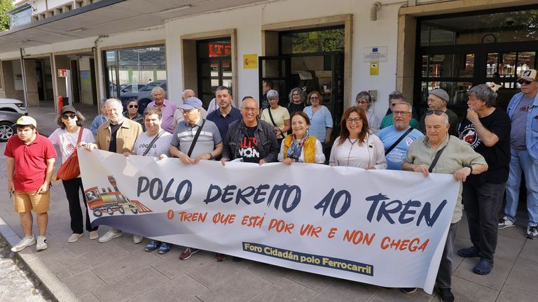 Viaje reivindicativo para exigir la modernización del tren al Ortegal: «Xa está ben de que esta comarca sexa permanentemente excluida»