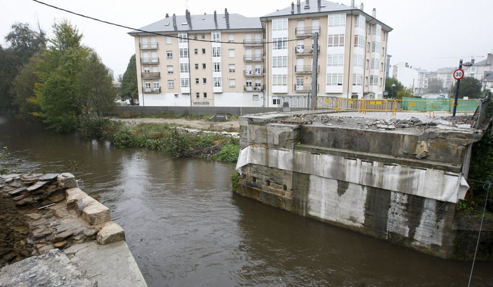 Emotivo homenaje de los alumnos del Xograr de Sarria a su compa�ero fallecido en accidente de tr�fico