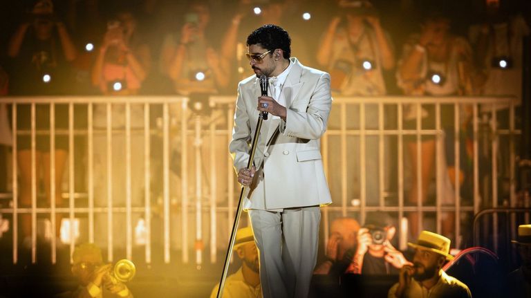 Bad Bunny saca a la venta nuevas entradas para España en una zona restringida detrás del escenario