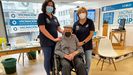Manuel Cid Domnguez, con 102 aos, recibi la tercera dosis frente al covid y la vacuna de la gripe en el CHUO