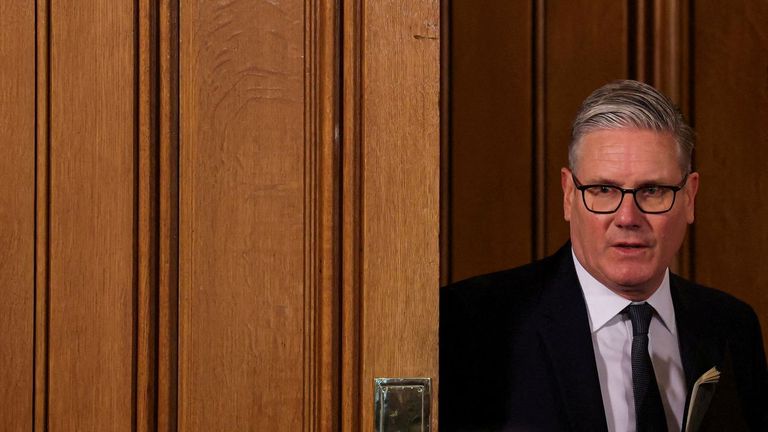 Starmer gira a la izquierda y hacia la UE en un intento de salvar su puesto