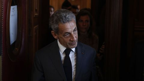 El expresidente Nicols Sarkozy saliendo del juzgado