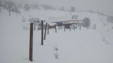 La estacin Fuentes de Invierno cubierta de nieve