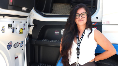 Jennifer Ceferino, camionera asturiana de 25 a�os