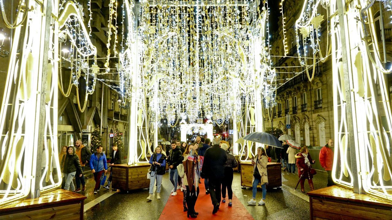 Guía De La Navidad De Vigo: Ruta, Cortes De Tráfico, Horarios Y Dónde ...