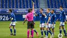 Los jugadores del Oviedo protestan una decisión arbitral durante el partido ante el Leganés