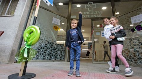 Nico, muy contento tras haberse vacunado de la gripe en Pontevedra.