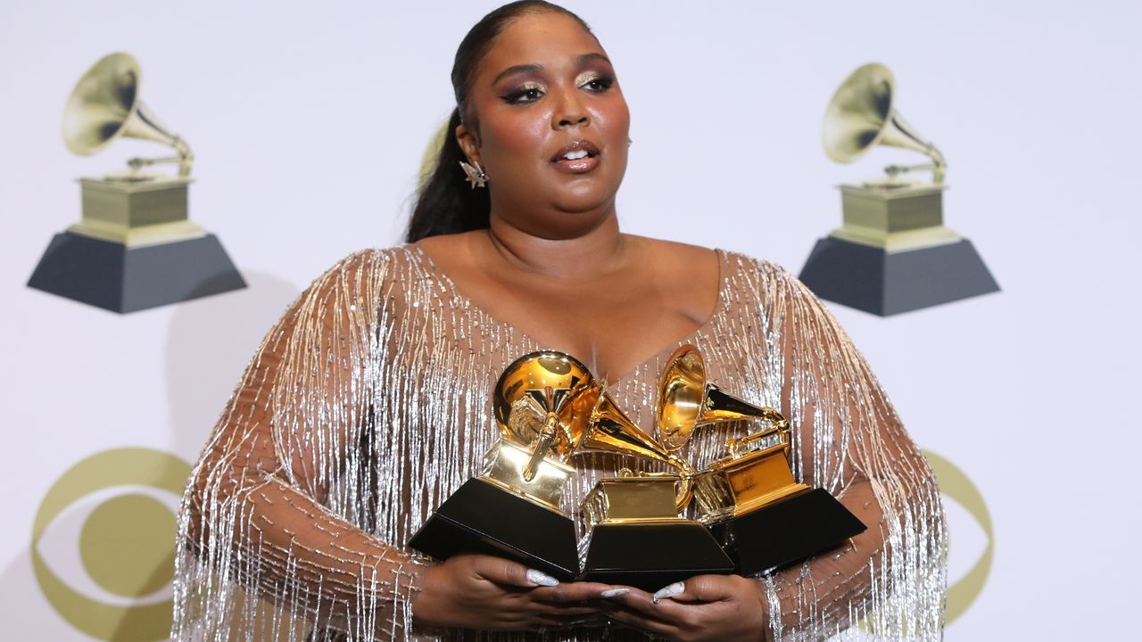 билли айлиш на премии грэмми 2020. Billie eilish грэмми 2020. билли айлиш на премии грэмми 2020. Grammy awards 2020 dua lipa. грэмми 2020 4 статуэтки.