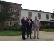 Andr�s Taboada, Pablo Gonz�lez y Jos� S�nchez escenificaron la uni�n de Oza dos R�os y Cesuras en la Rectoral de Cines