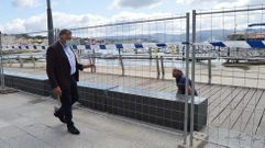 El alcalde de Sanxenxo, Telmo Martn, inspeccion el vallado del Paseo dos Barcos