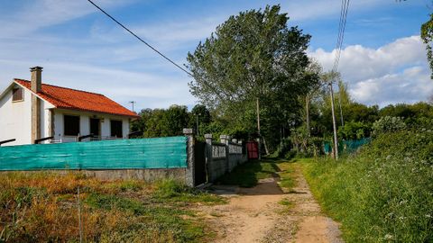 Una de las casas okupadas en A Pobra do Caramial.