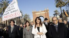 Laura Borrás, acompañada del expresidente de la Generalitat, Quim Torra y otros miembros de Junts, a su llegada al Tribunal Superior de Justicia de Cataluña