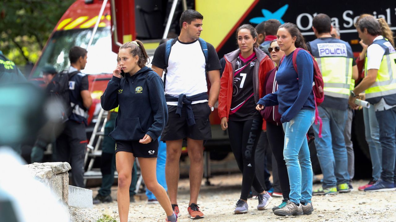 La hija de la deportista, en primer término