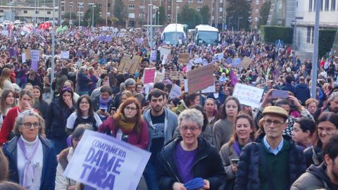 Asistentes a la manifestación de Asturies Feminista 8M en Mieres
