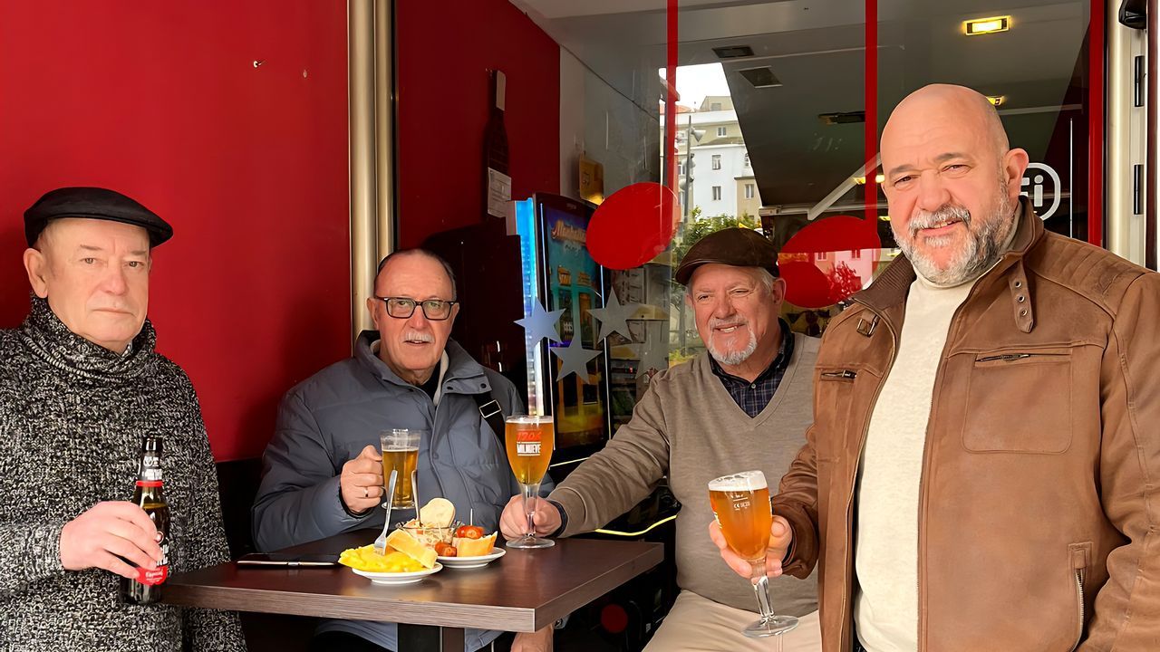 La huella de los antiguos cines en las fachadas de Ourense.El actor Ryan Gosling protagoniza el filme �Proyecto Salvaci�n�.