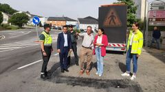 Autoridades del Gobierno, Carreteras, Trfico y el alcalde de Pedrafita analizando medidas de seguridad en la N-VI