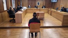 El procesado, este martes, sentado ante el tribunal de la Audiencia Provincial de Lugo.